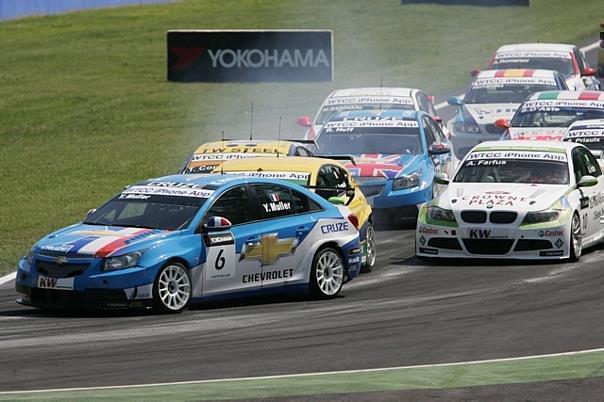 Yvan Muller (Chevrolet Cruze) führt derzeit das Feld in der Tourenwagen-WM 2010 an. Foto: Auto-Reporter.NET 